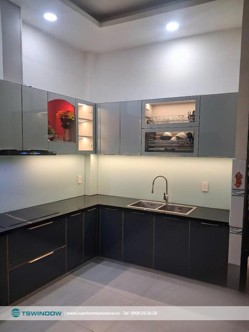 Tủ bếp cánh kính